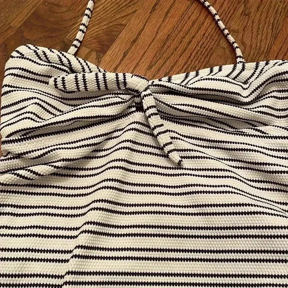 A Pea in The Pod Maternity Tankini Swim Top size XS - Picture 2 of 3